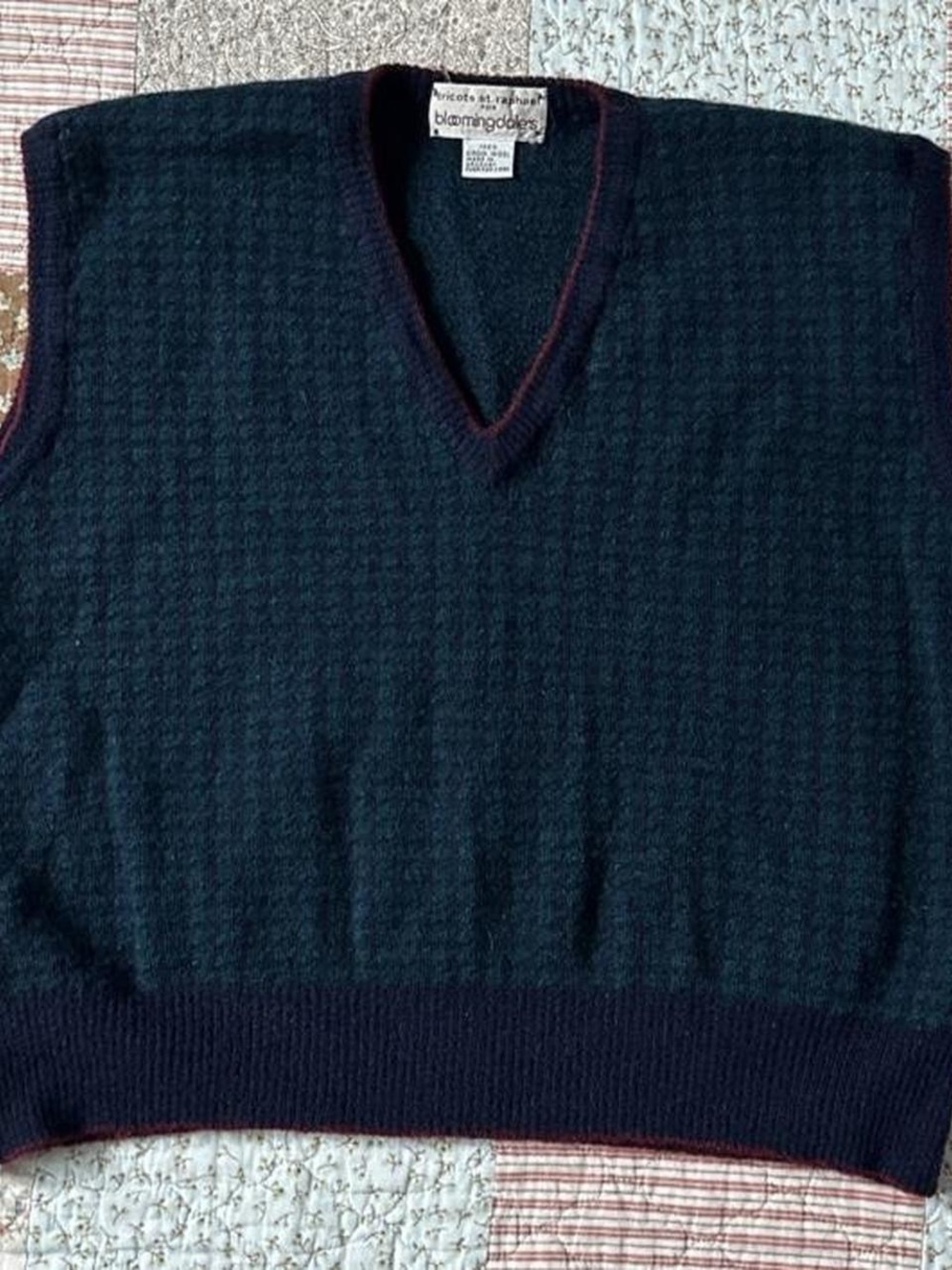 Tricot St. Raphael for Bloomingdale's 100% Virgin Wool sweater Vest Dark green